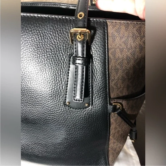 Michael Kors Signature Voyager East West Tote In Multi Black & Brown Giraffe NWT - Picture 11 of 16